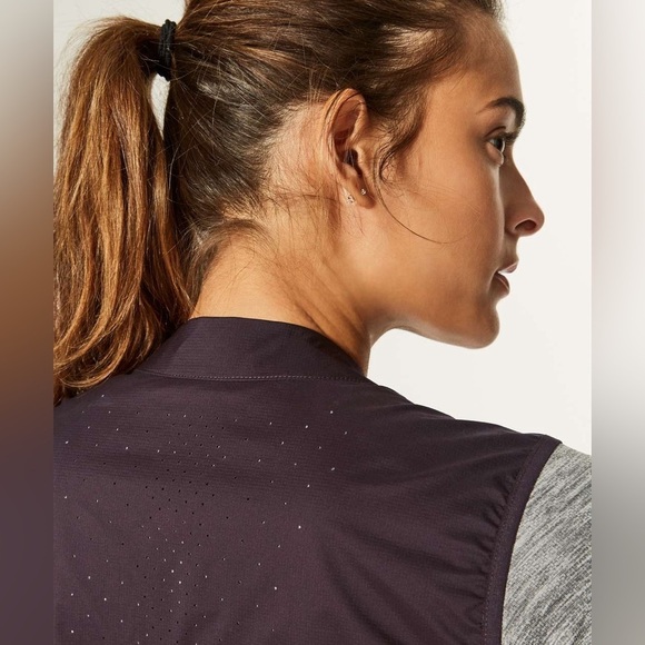 Lululemon Like The Wind Vest, Pelt, Size 2 - Picture 6 of 14